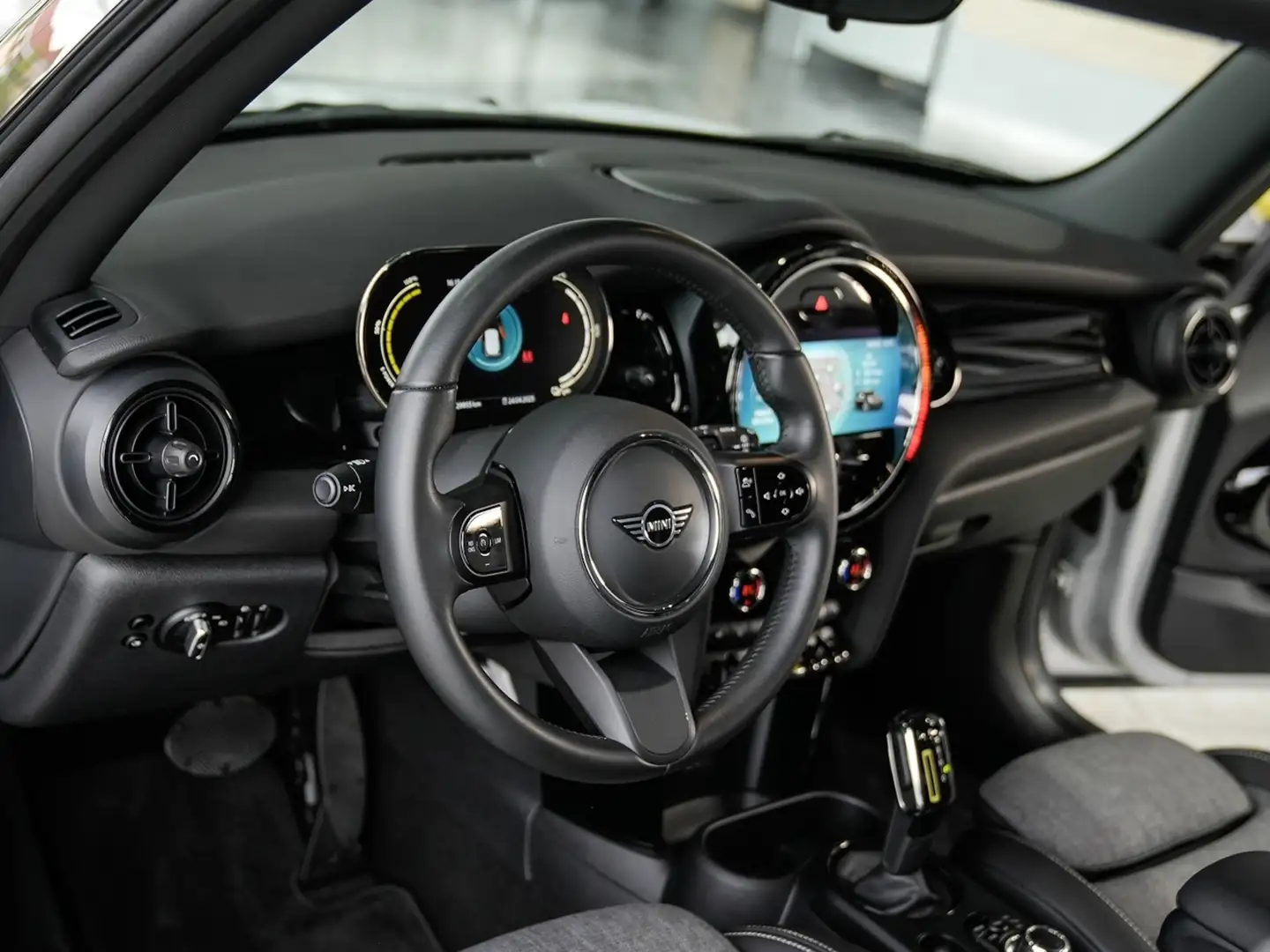 MINI Cooper SE Classic Trim Weiß - 2