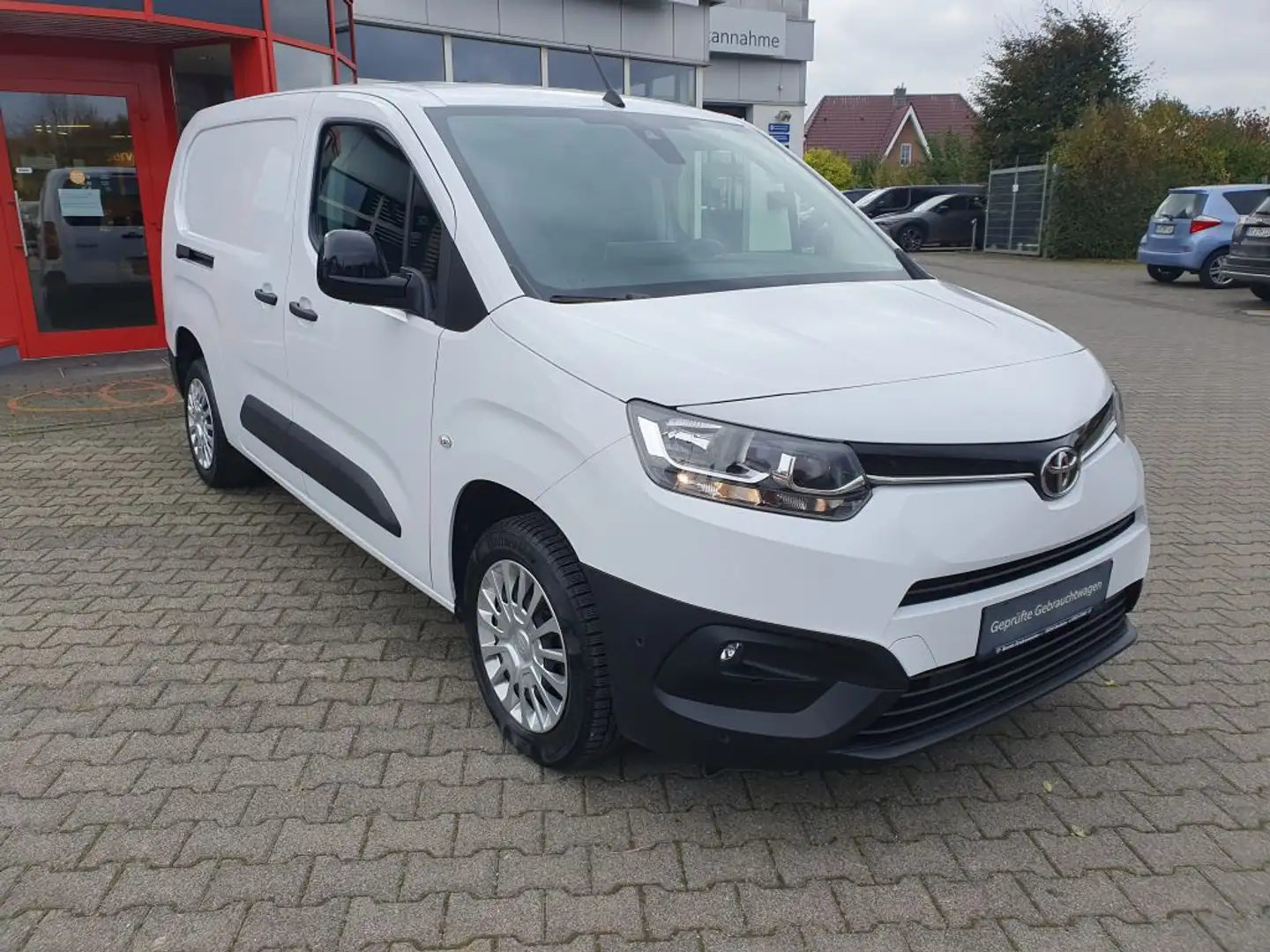 Toyota Proace City L2 1,5-l D-4D S&S Meister Weiß - 2