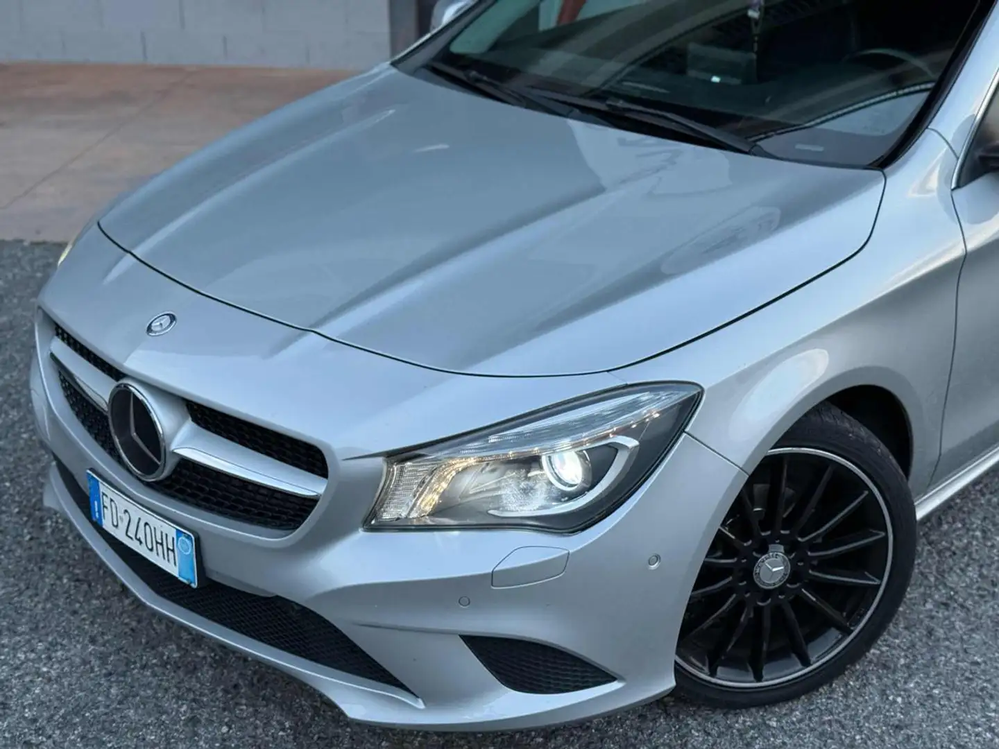 Mercedes-Benz CLA 200 d S.W. Sport Grigio - 2