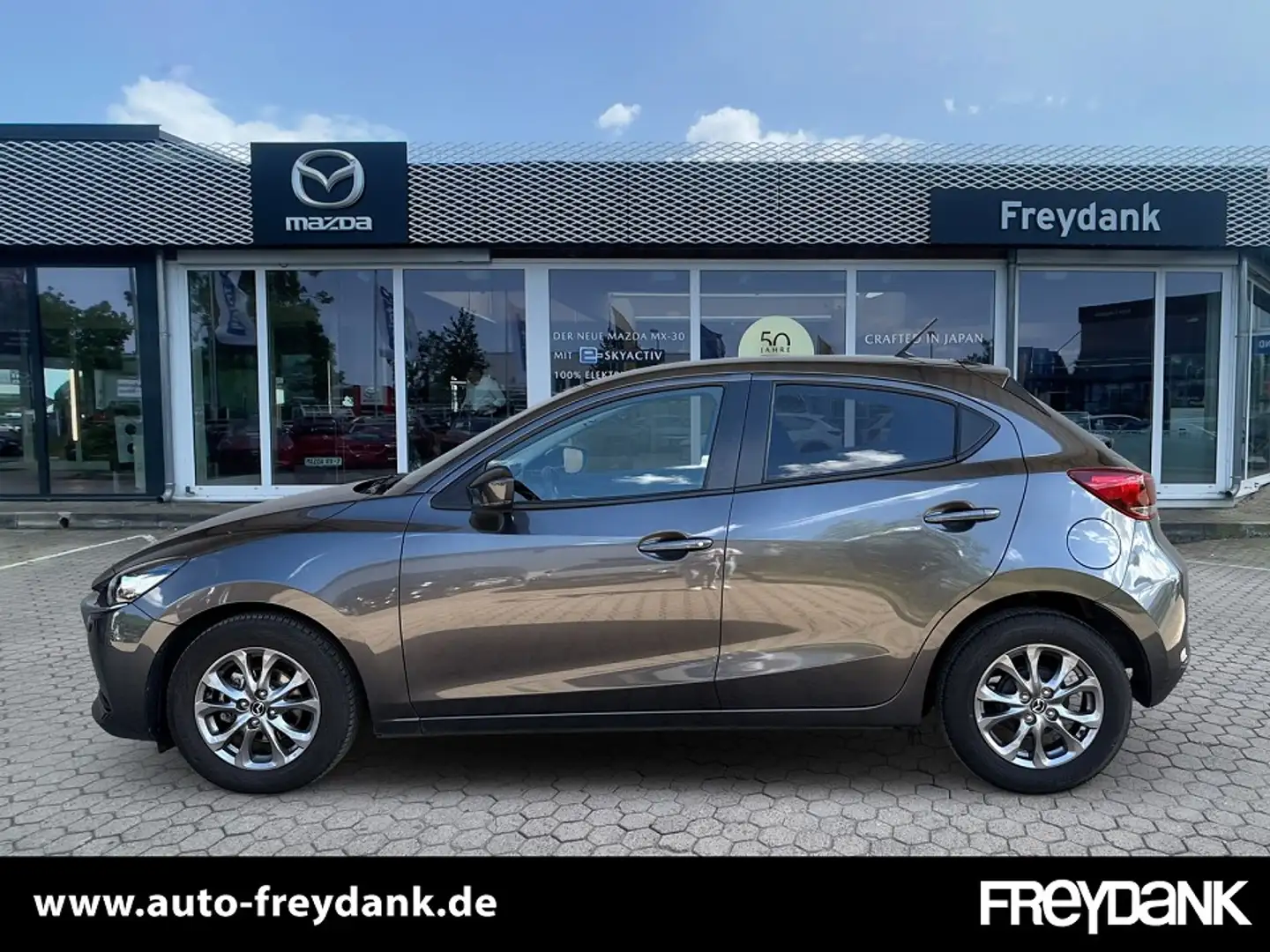 Mazda 2 SKYACTIV-G 90 EXCLUSIVE Touringpaket, NAVI Gris - 2