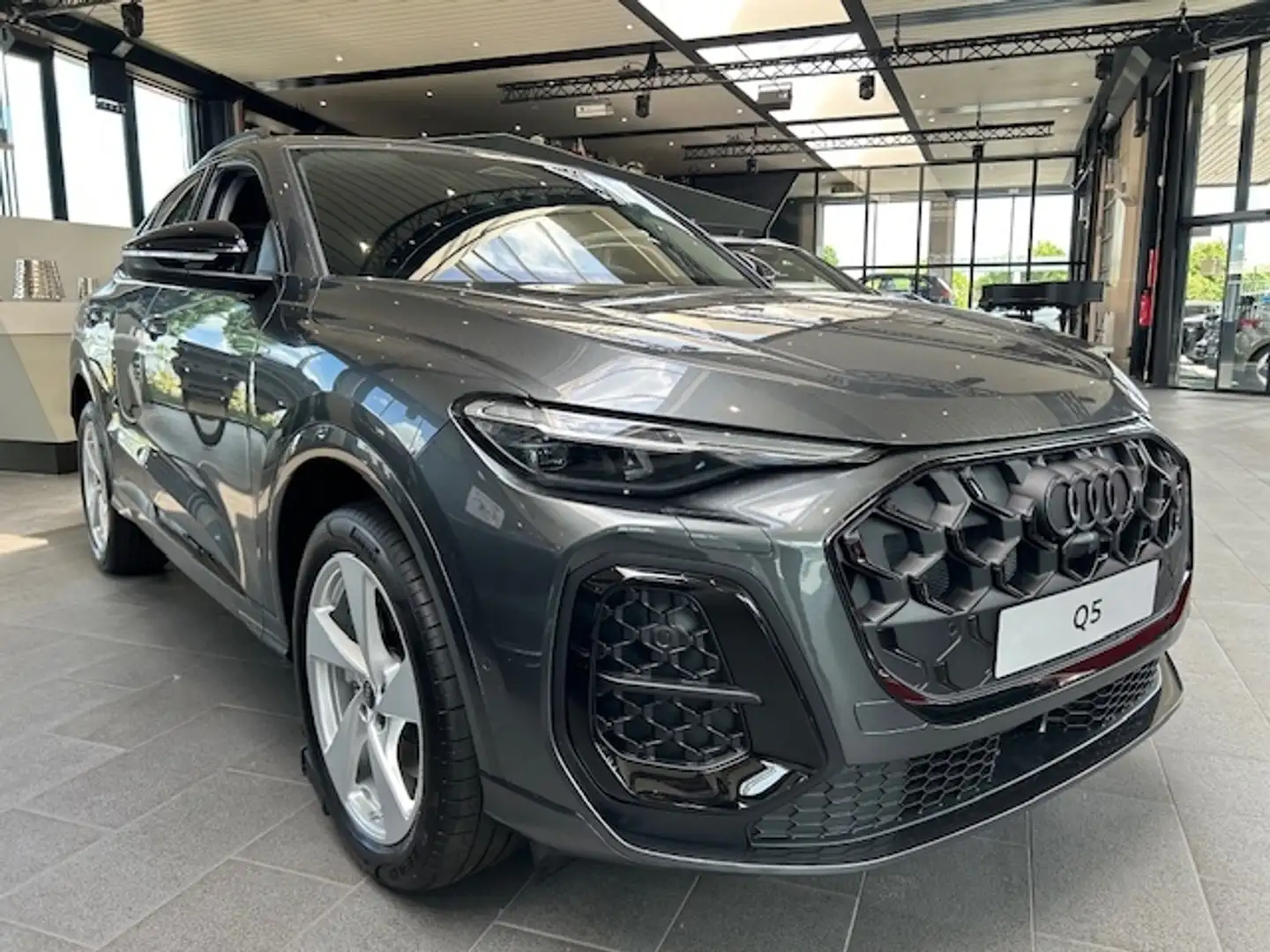 Audi Q5 Sportback TDI quattro S tronic, NP: 79.743 € Grigio - 2