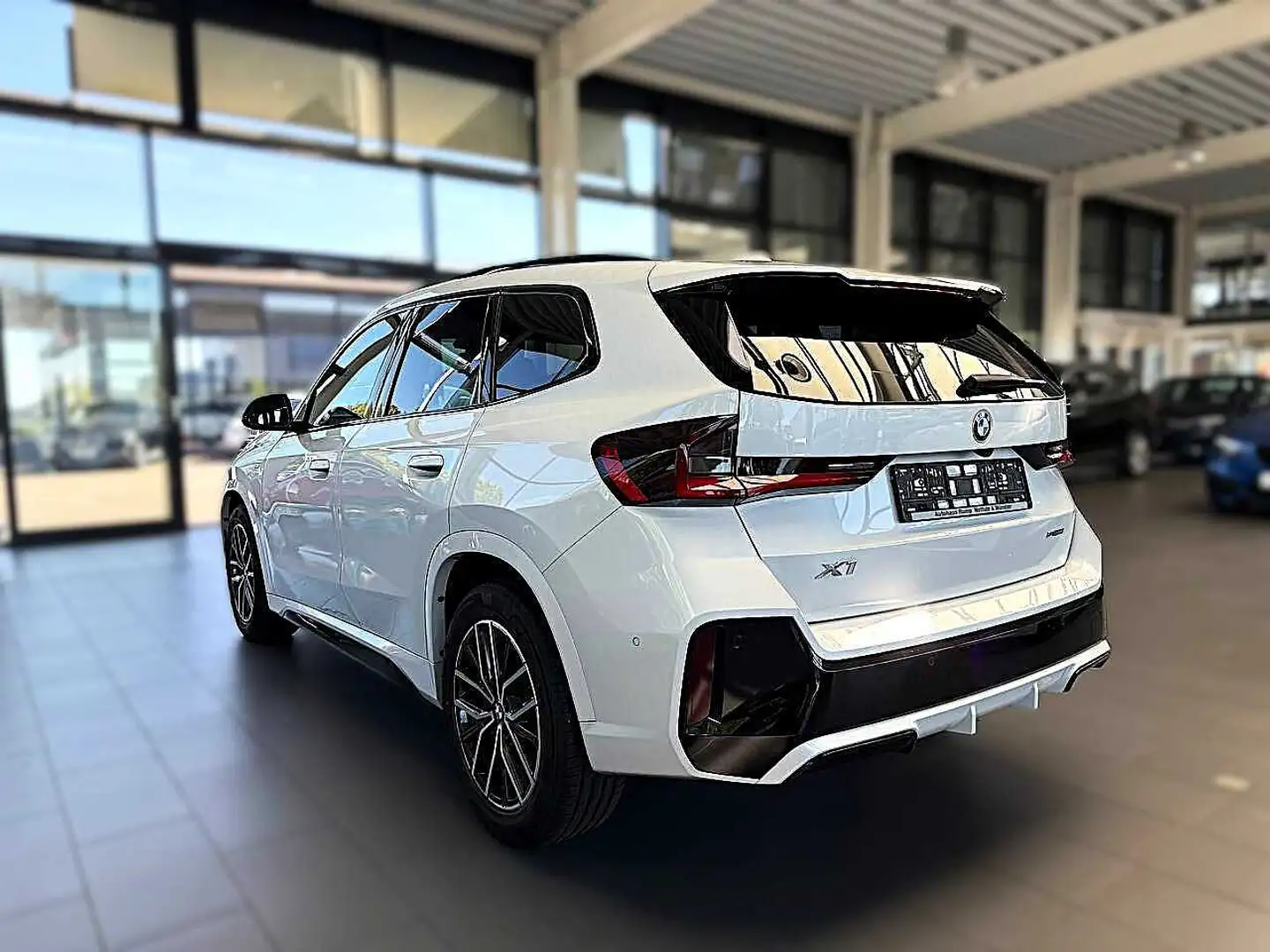 BMW X1 sDrive18i M Sport Weiß - 2