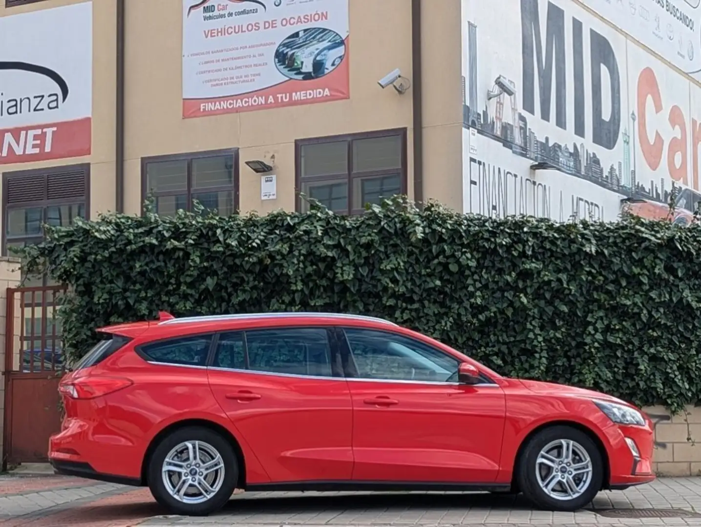 Ford Focus Sportbreak 1.5Ecoblue Titanium Rojo - 2