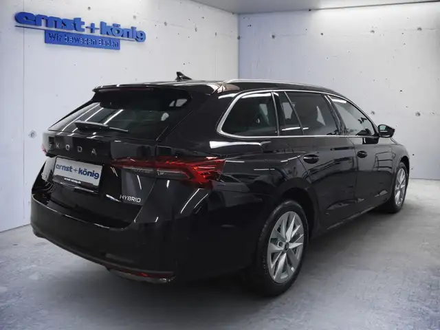 Skoda Octavia view 3