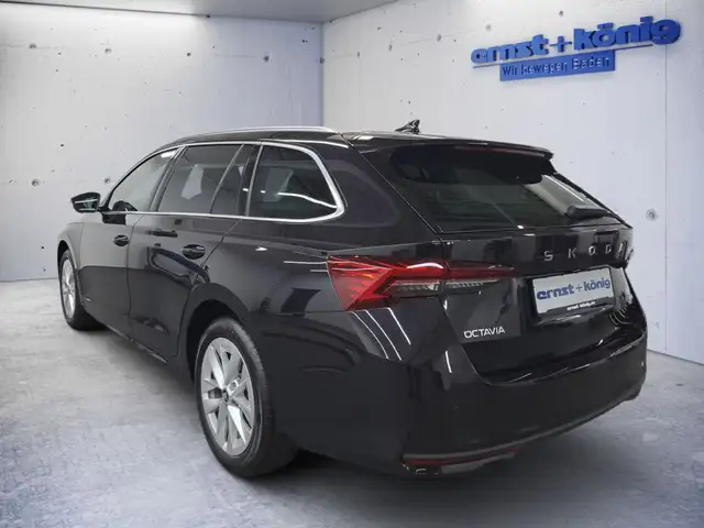 Skoda Octavia view 4