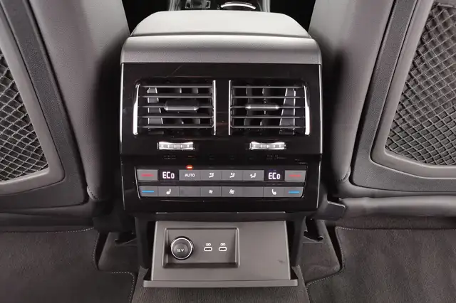 Volkswagen Touareg 3.0 V6 R-Line 4Mo|IQ.DRIVE|HUD|Luft|AHK 3xKlima AC Ansicht 15