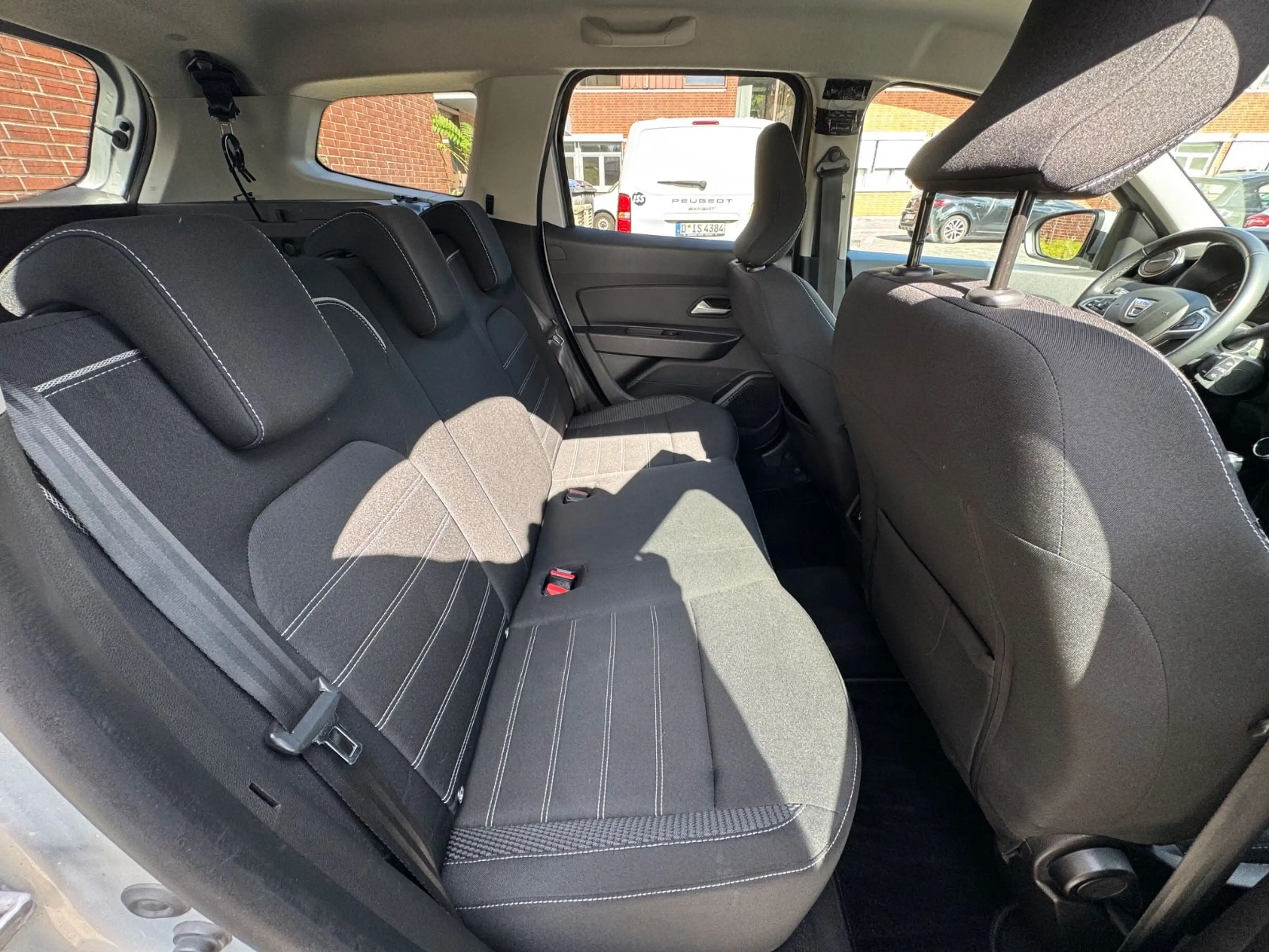 Dacia Duster II Prestige+ *360°*NAVI*SHZ*LPG*TEMPO* — photo 13