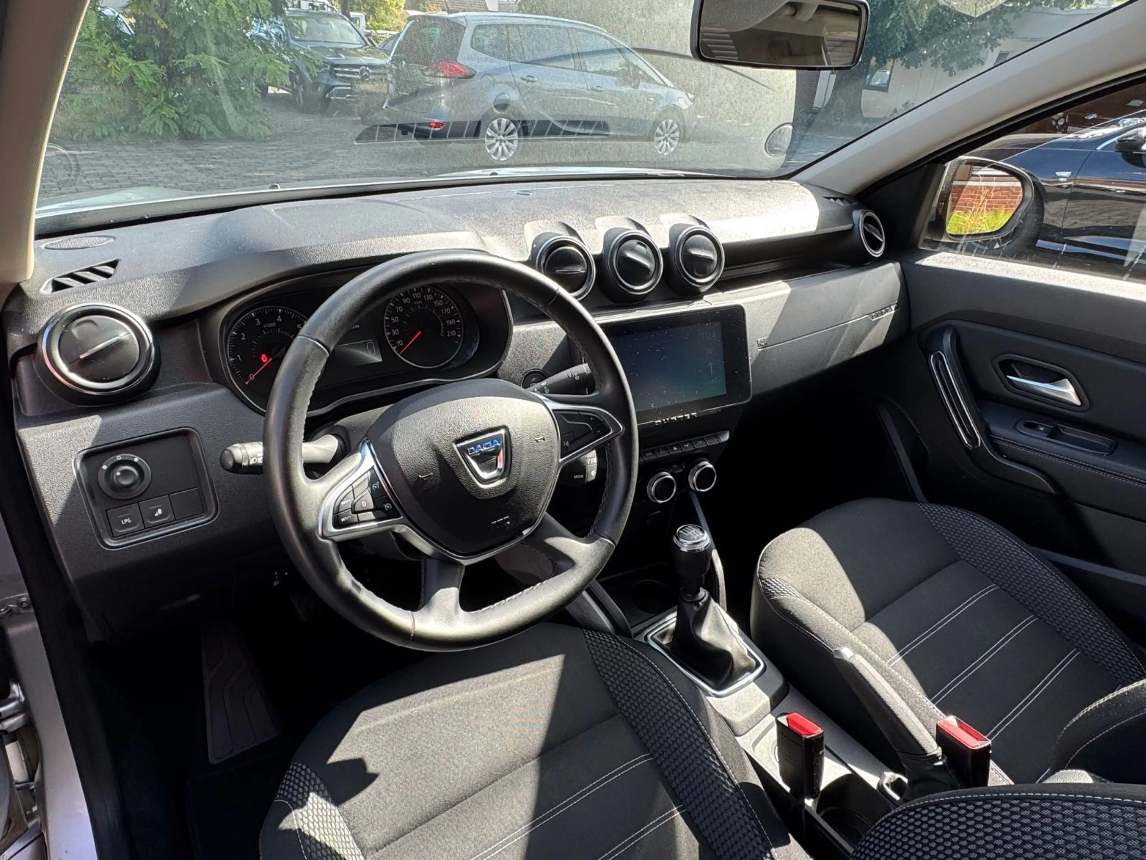 Dacia Duster II Prestige+ *360°*NAVI*SHZ*LPG*TEMPO* — photo 9
