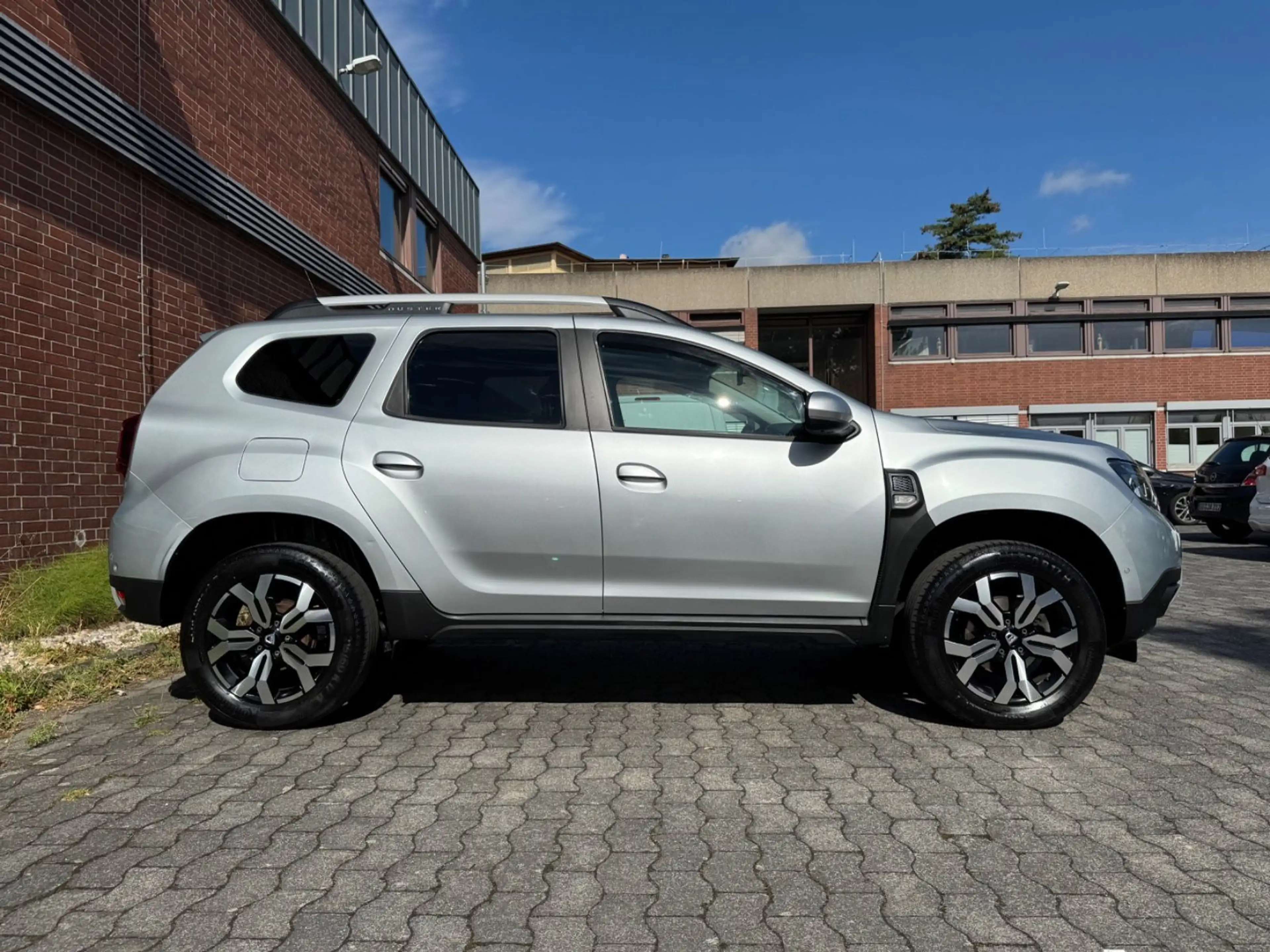 Dacia Duster II Prestige+ *360°*NAVI*SHZ*LPG*TEMPO* — photo 4