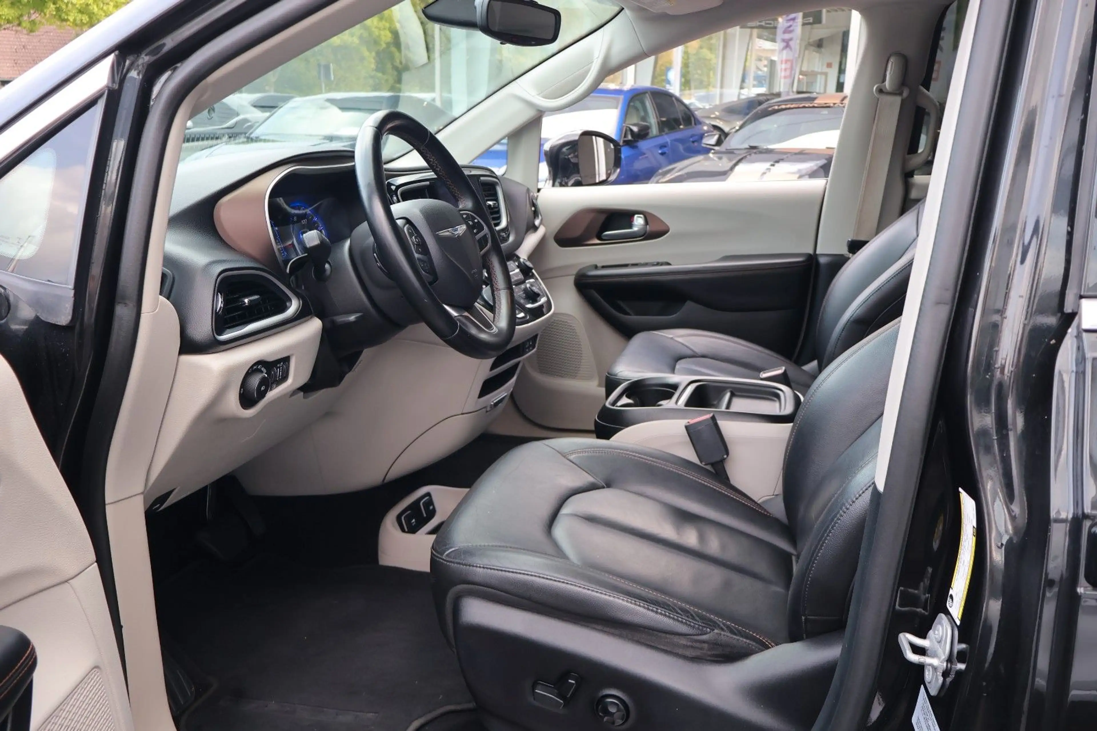 Chrysler Pacifica 3.6L V6/KAMERA/TOTW/PDC/7-SITZER — photo 12