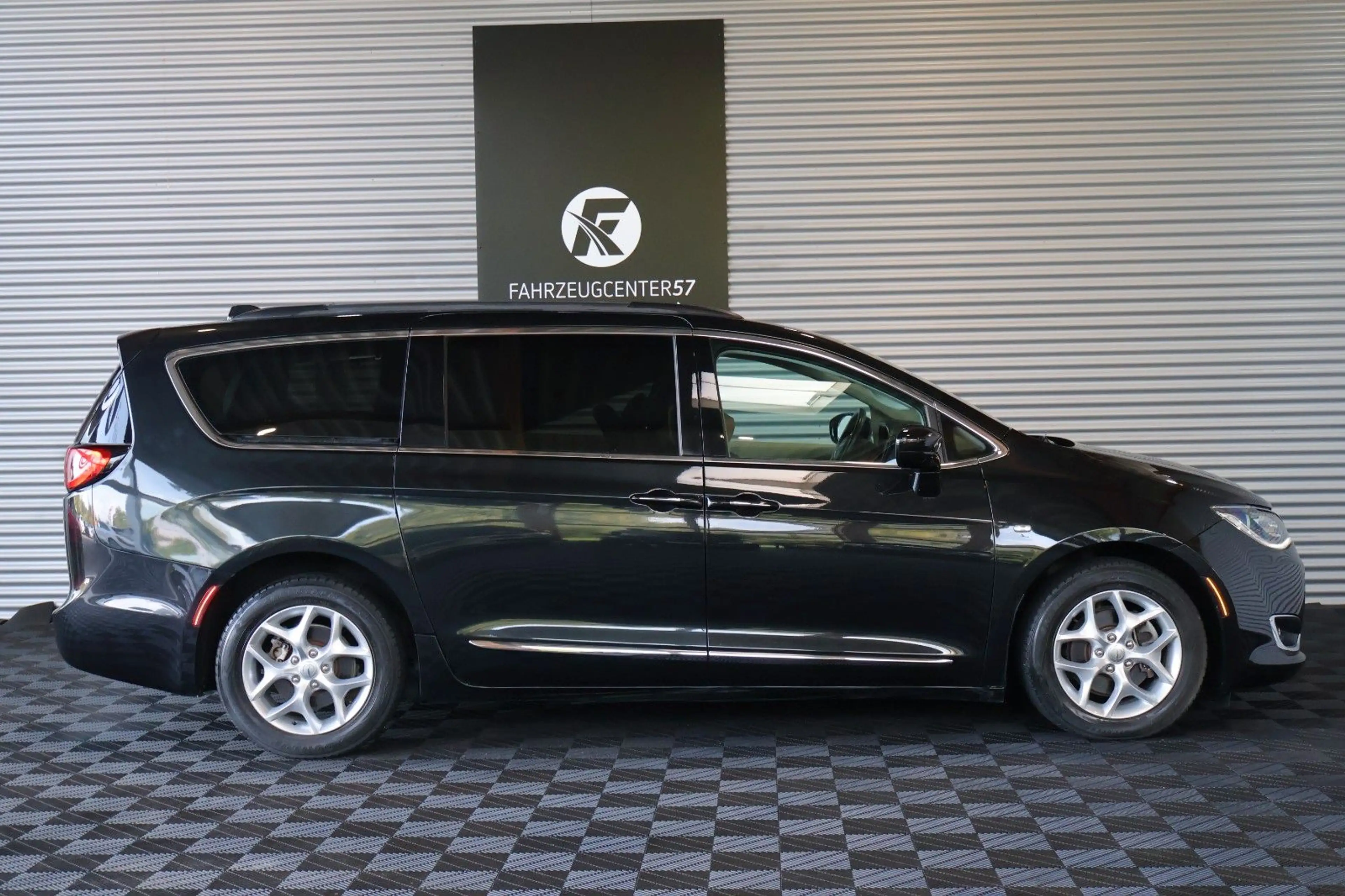 Chrysler Pacifica 3.6L V6/KAMERA/TOTW/PDC/7-SITZER — photo 5