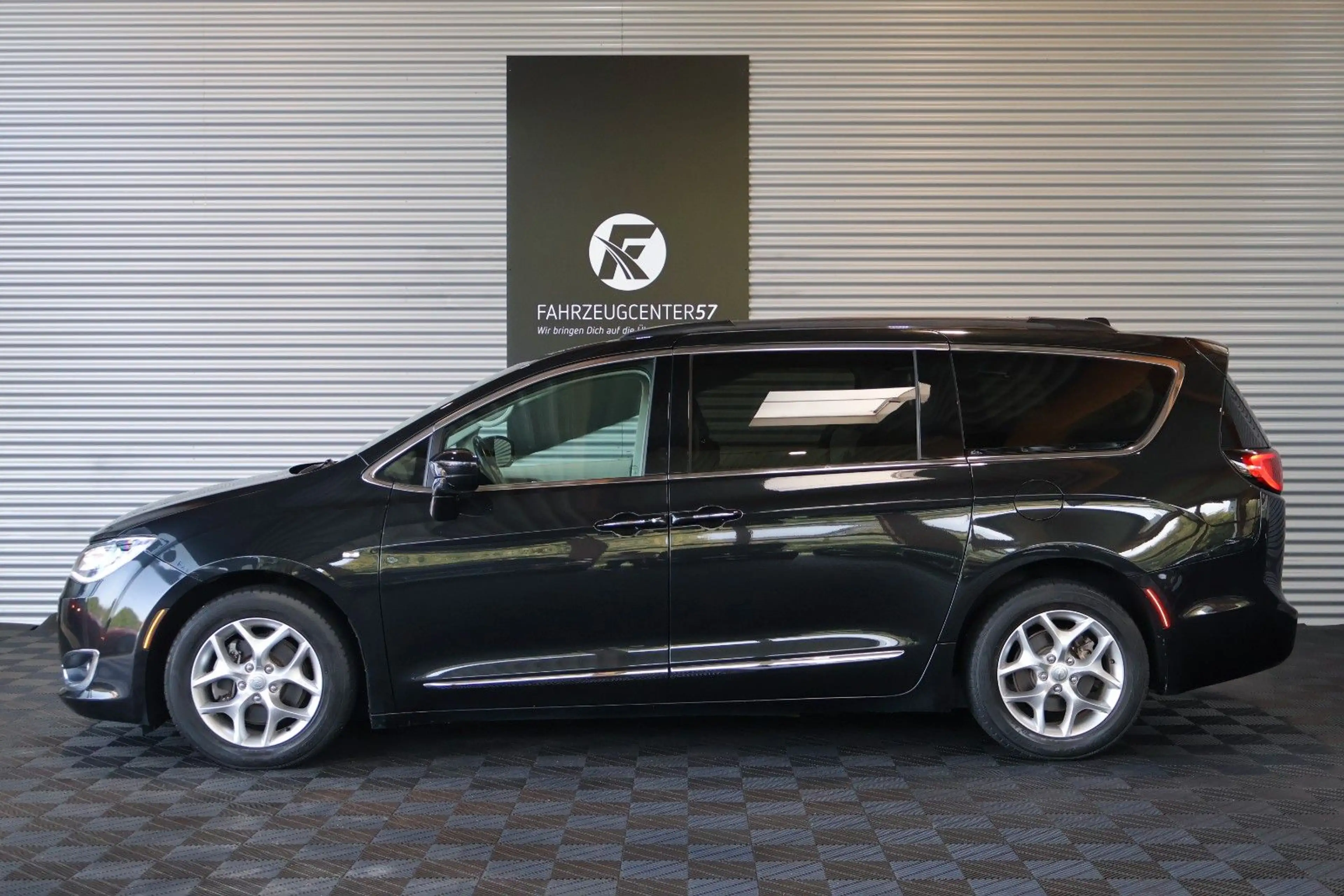 Chrysler Pacifica 3.6L V6/KAMERA/TOTW/PDC/7-SITZER — photo 2