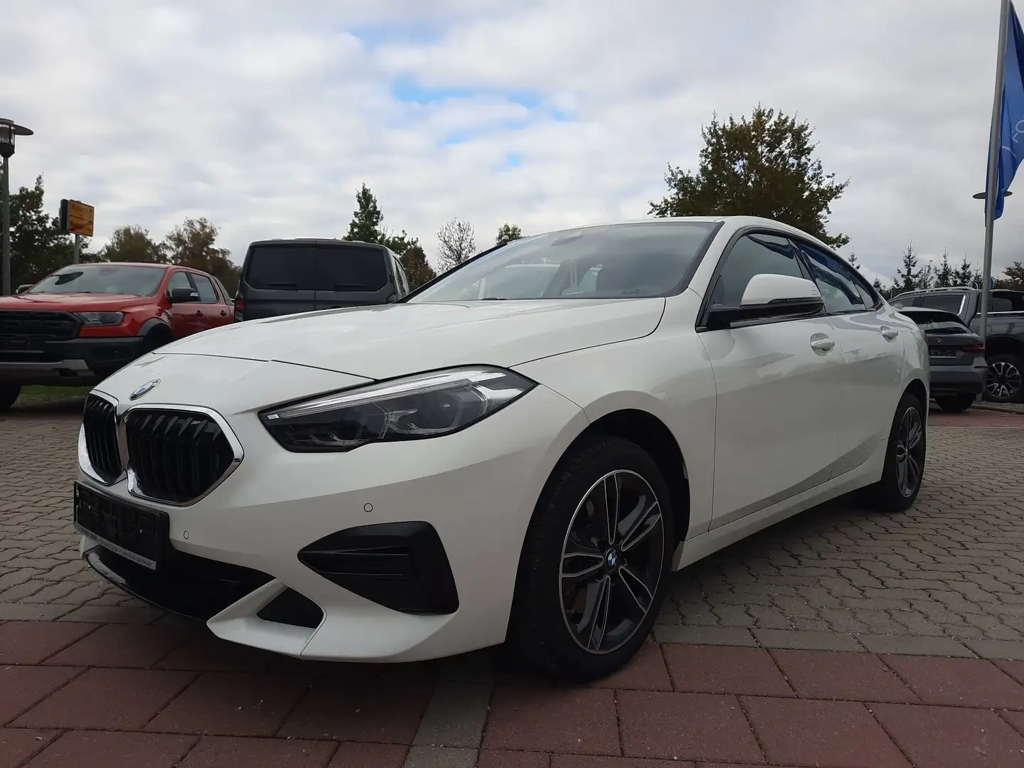 BMW 218 i Gran Coupe Sport Line LED Navi PDC DAB Blanc - 2