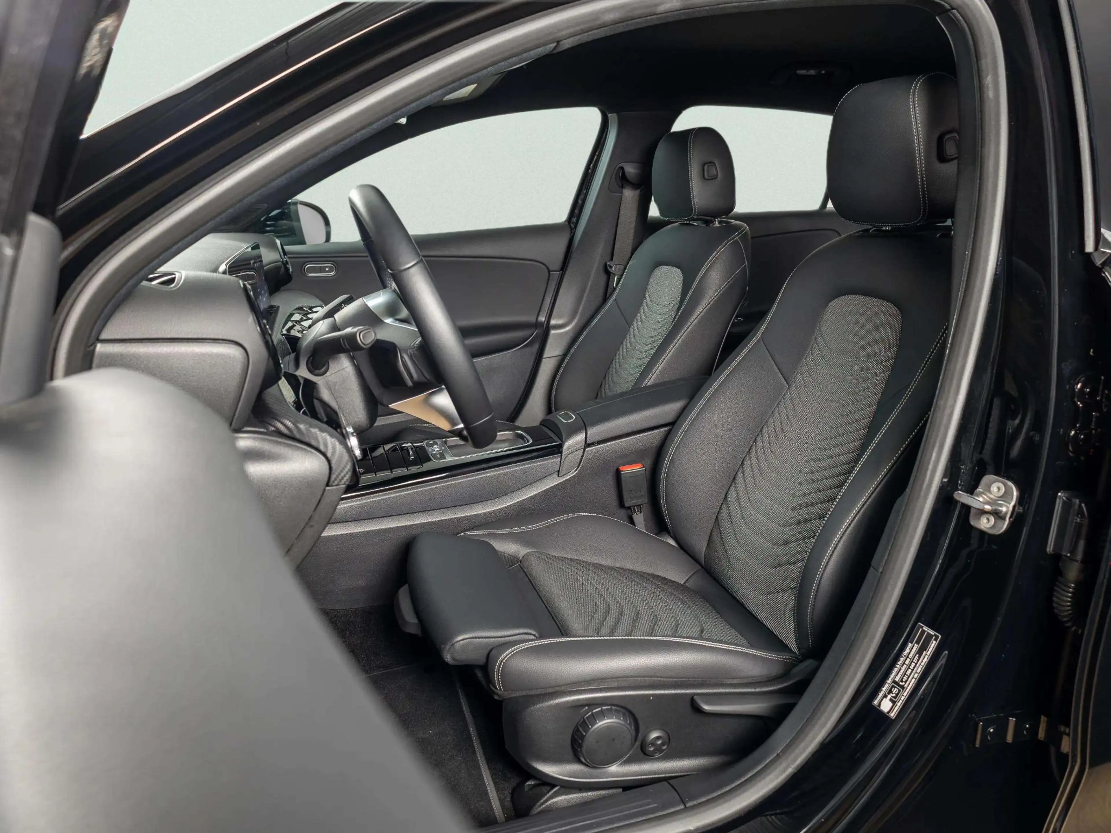 Mercedes-Benz A 180 Hatchback Star Edition — photo 9