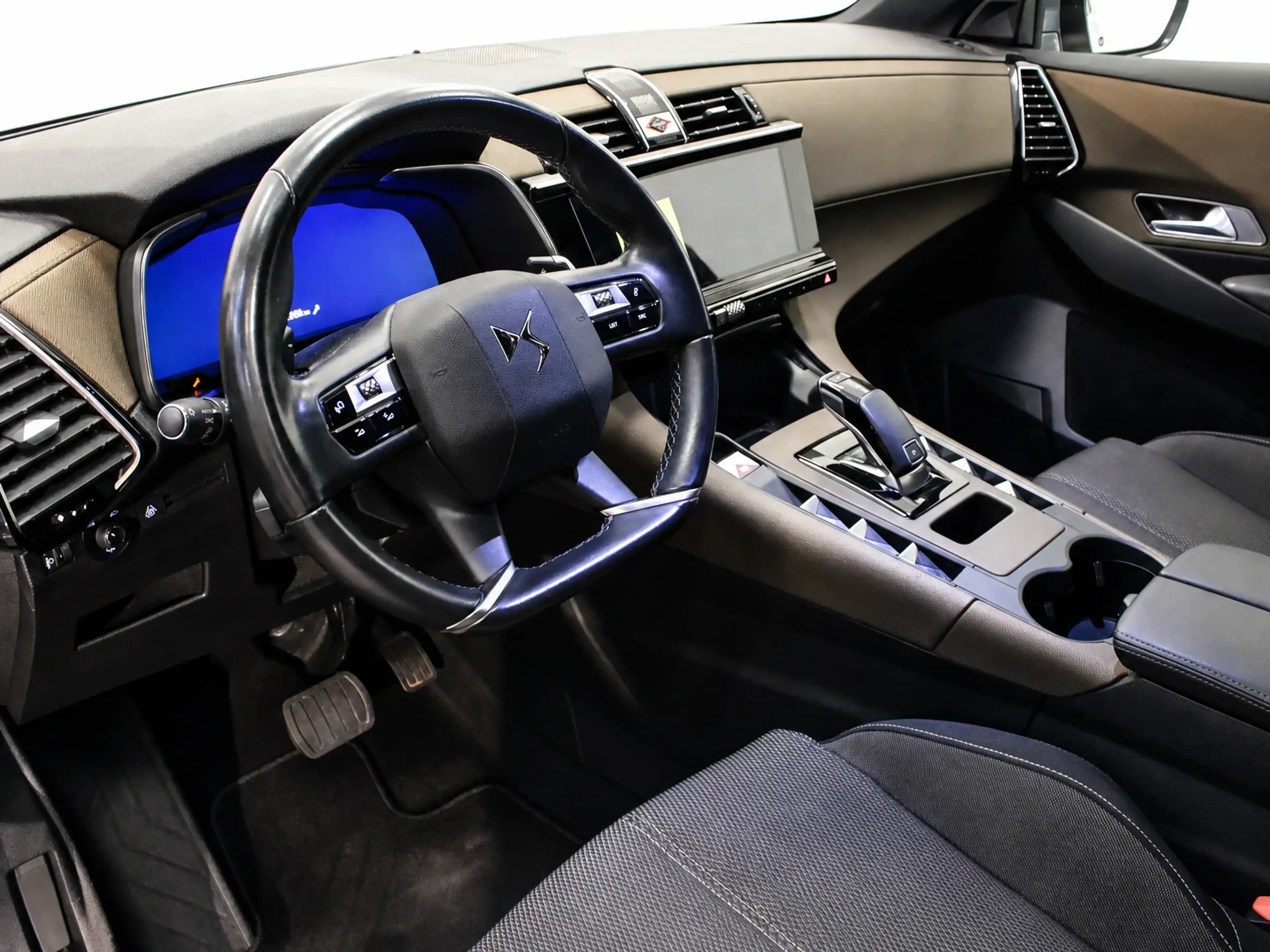 DS Automobiles DS 7 Crossback 1.6 PT 180 BASTILLE + AUTO Carplay, Camera, Leder — photo 11