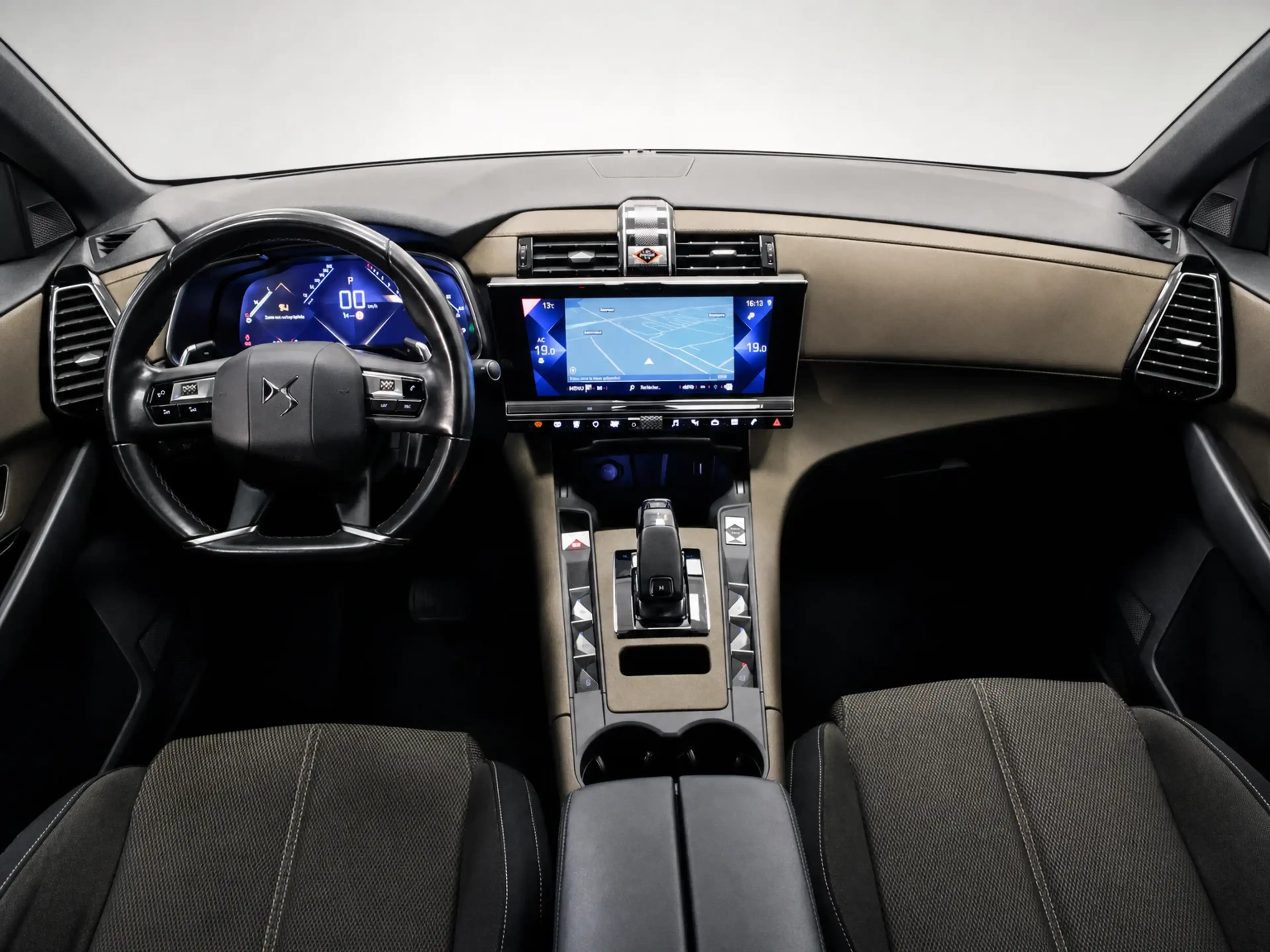 DS Automobiles DS 7 Crossback 1.6 PT 180 BASTILLE + AUTO Carplay, Camera, Leder — photo 10