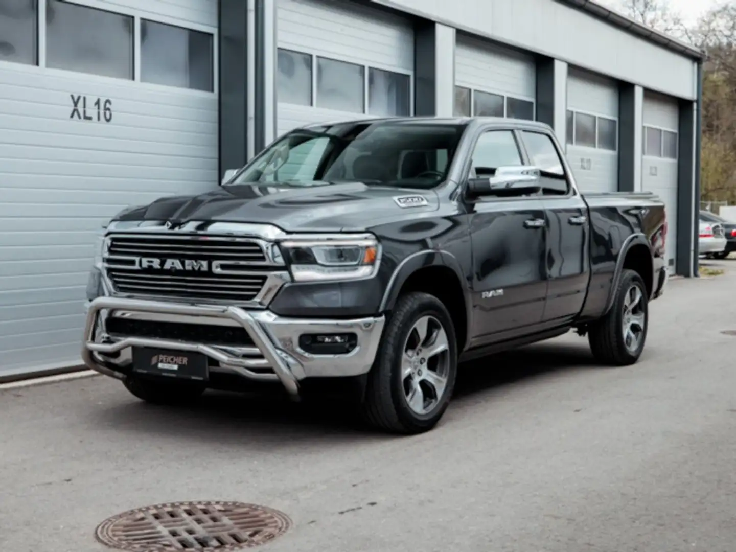 RAM 1500 Ram 1500 Laramie Quad Cab 6'4''-Bed 4x4 Grau - 1