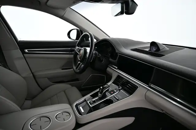 Porsche Panamera view 18