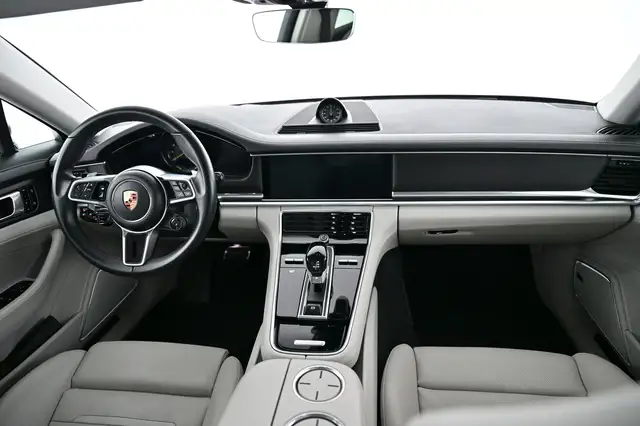 Porsche Panamera view 17