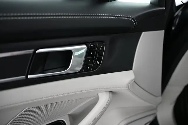 Porsche Panamera view 27