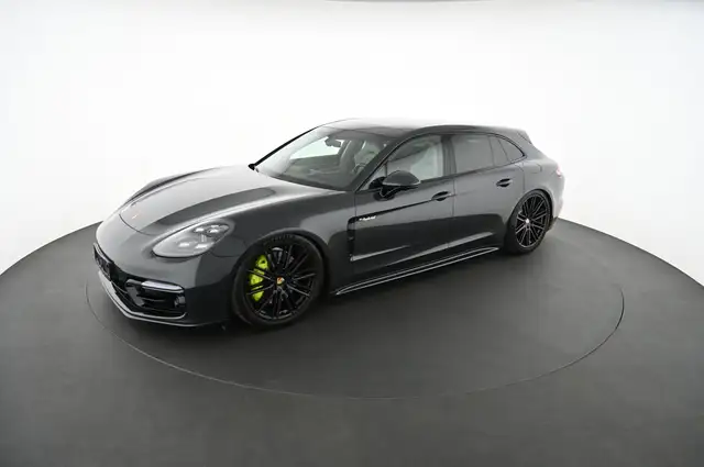Porsche Panamera view 3