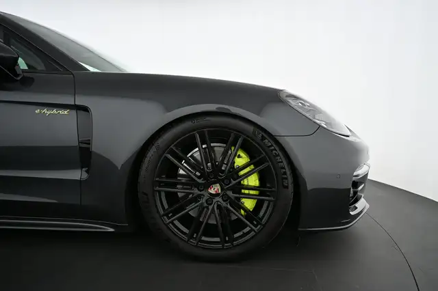 Porsche Panamera view 16