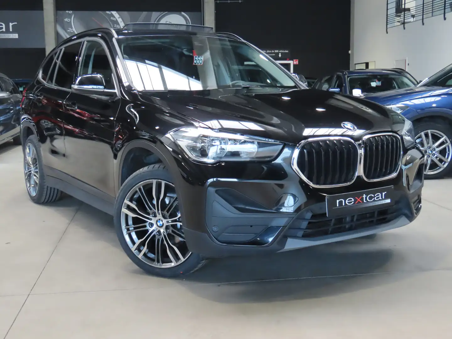 BMW X1 16dA SDrive *NAVI PRO-CUIR-TOIT PANO-PARKING* Zwart - 2