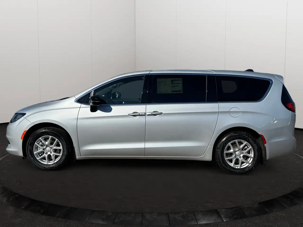 Chrysler Grand Caravan снимка Chrysler Grand Caravan