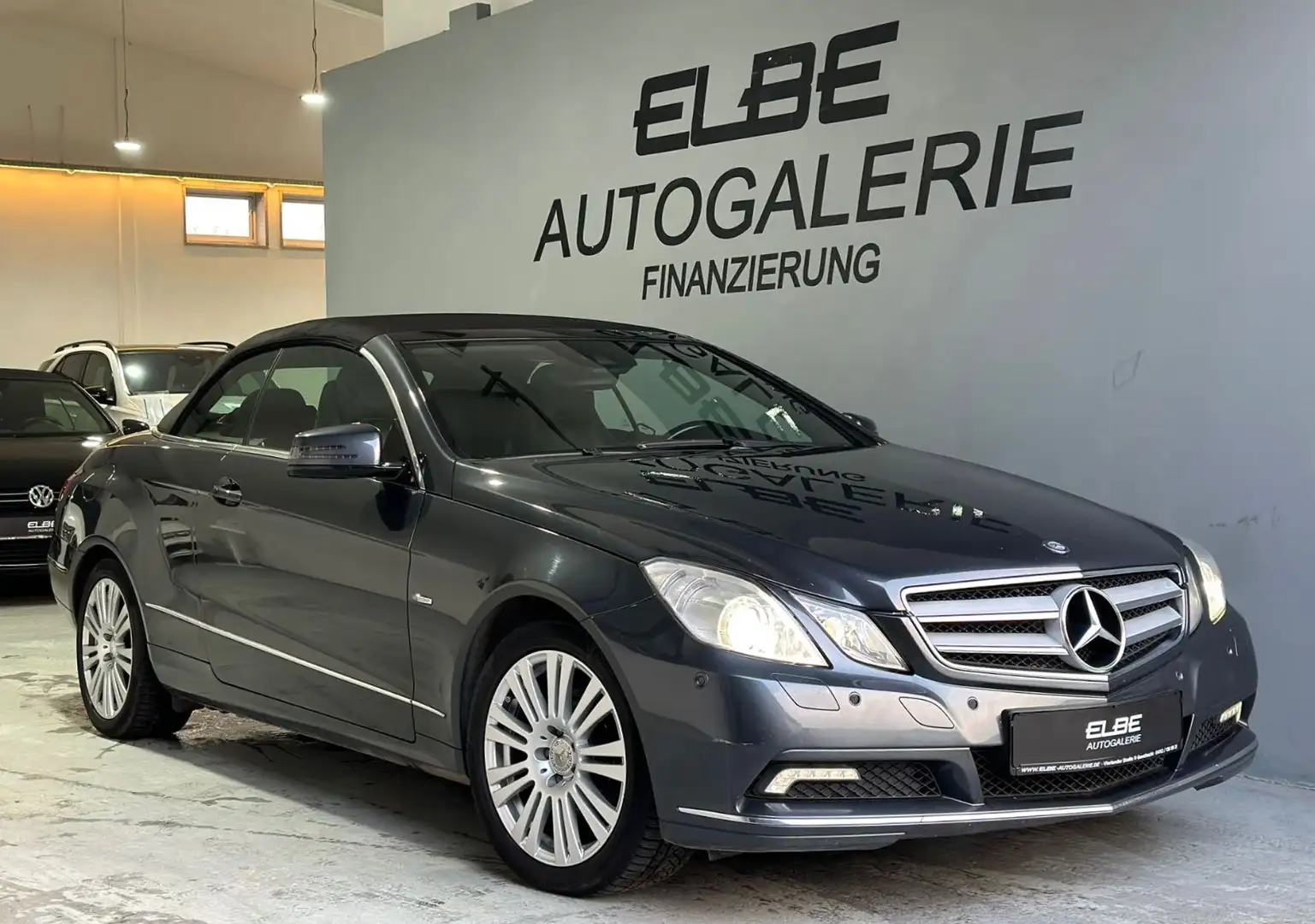 Mercedes-Benz E 200 Cabrio E 200 CGI BlueEfficiency 7G-Tronic Voll Grau - 1