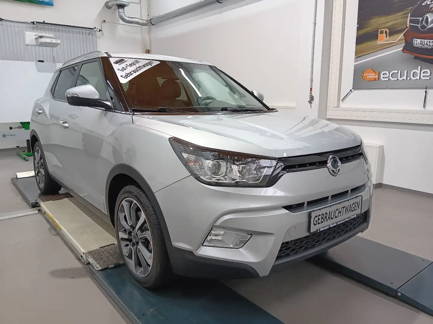 SsangYong Tivoli / XLV 1.6 Sapphire mit Winterrädern Silber - 1