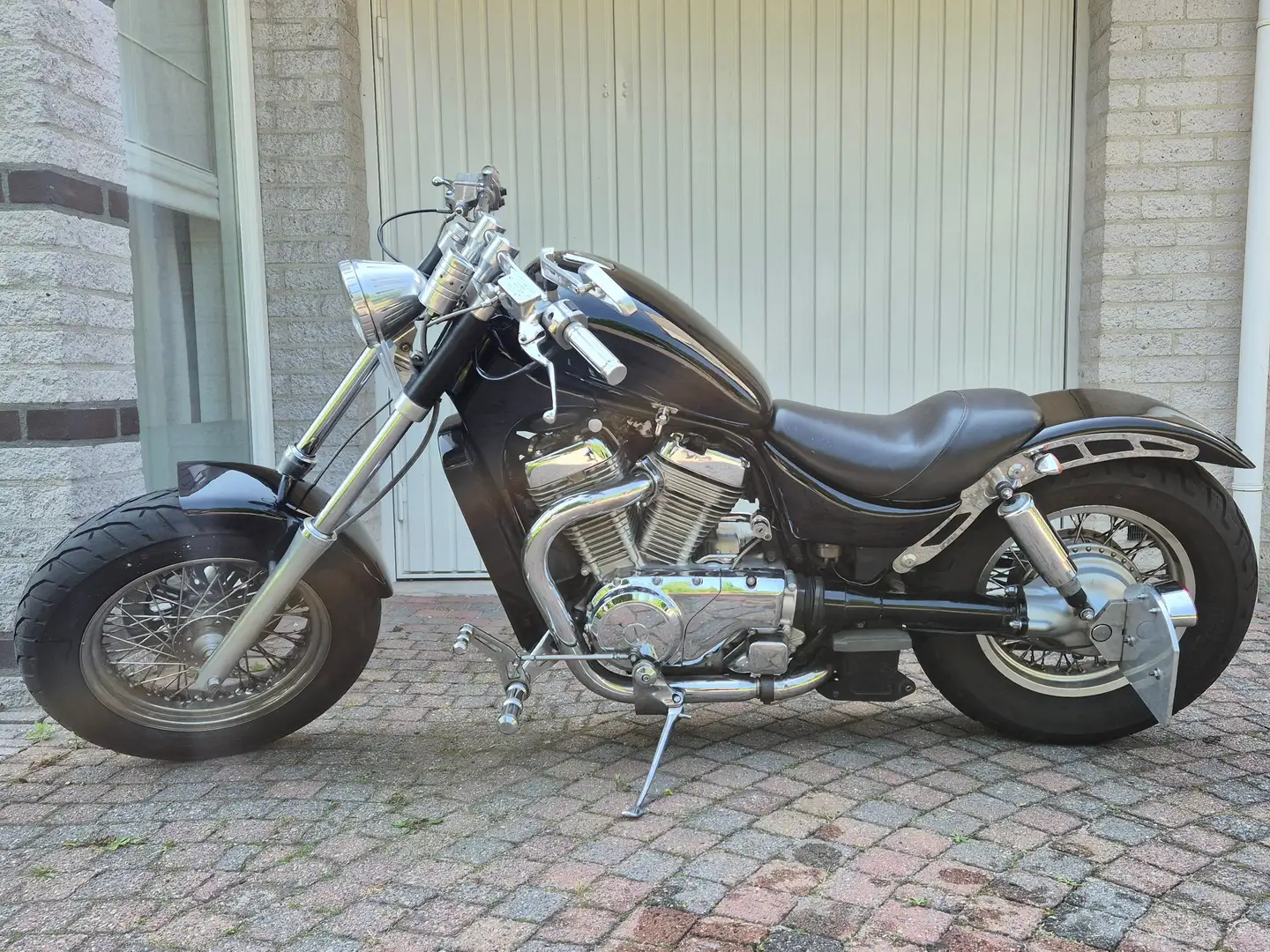 Suzuki Intruder C VS 800 GLP Bobber Schwarz - 1