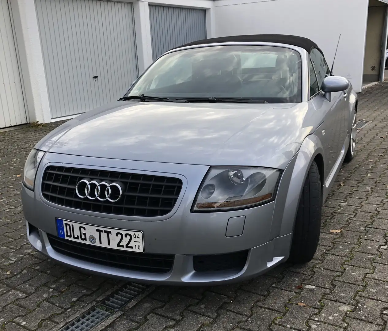 Audi TT 1.8 T Roadster (154 Kw) Grau - 1