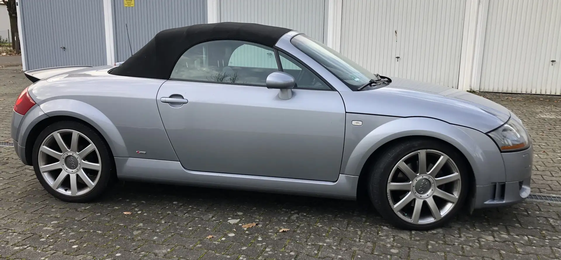 Audi TT 1.8 T Roadster (154 Kw) Grau - 2