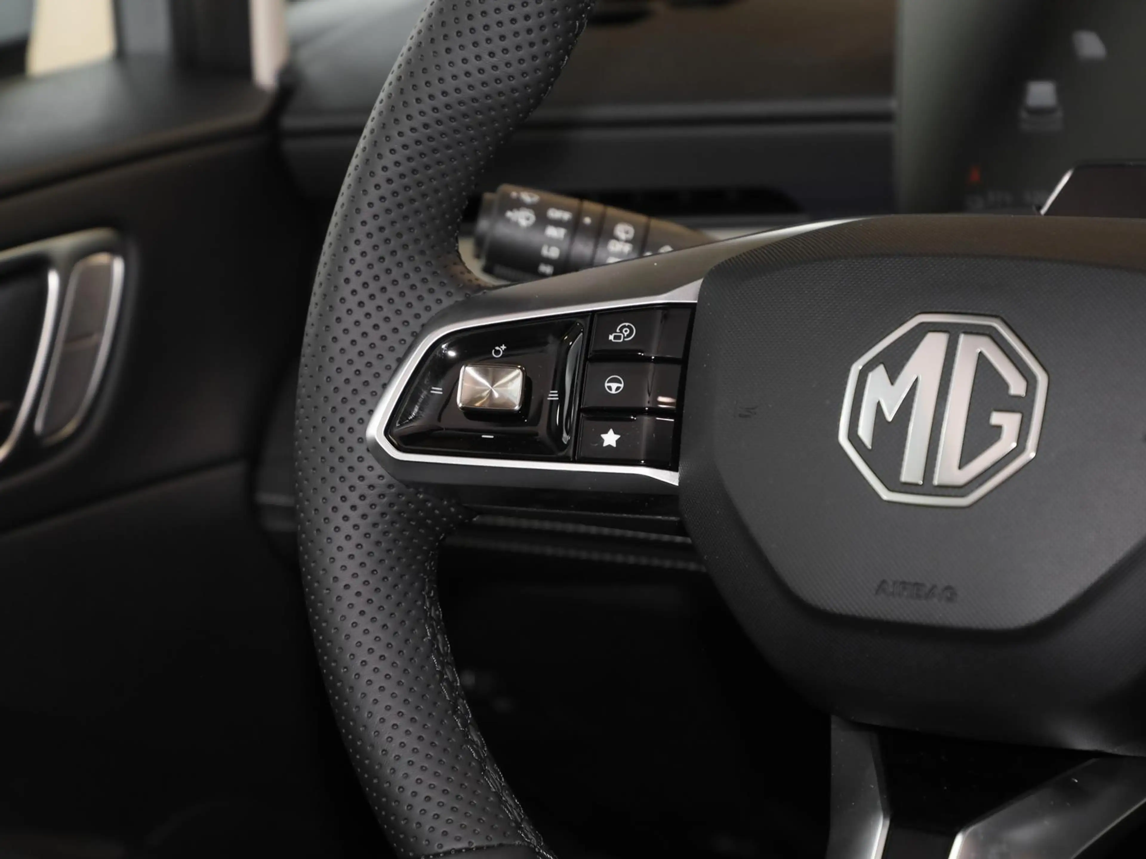 MG MG4 Premium — photo 7