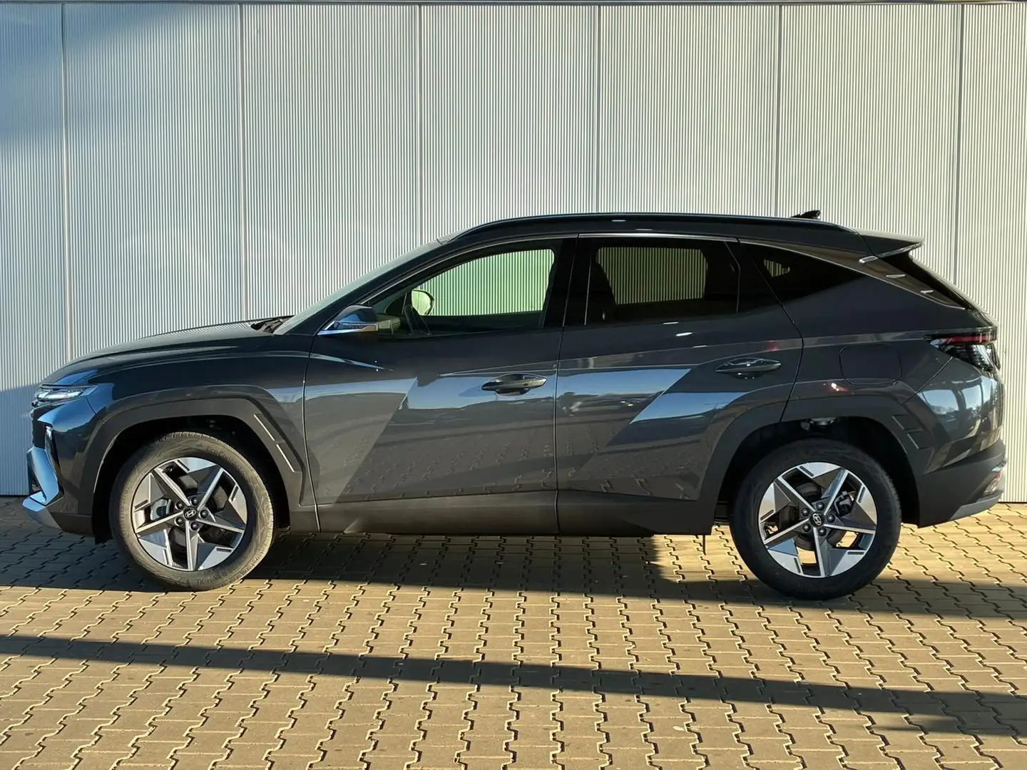 Hyundai TUCSON Premium 1.6 T-GDI 2WD 48V DCT / Matrix-LED 4x S... Grau - 2