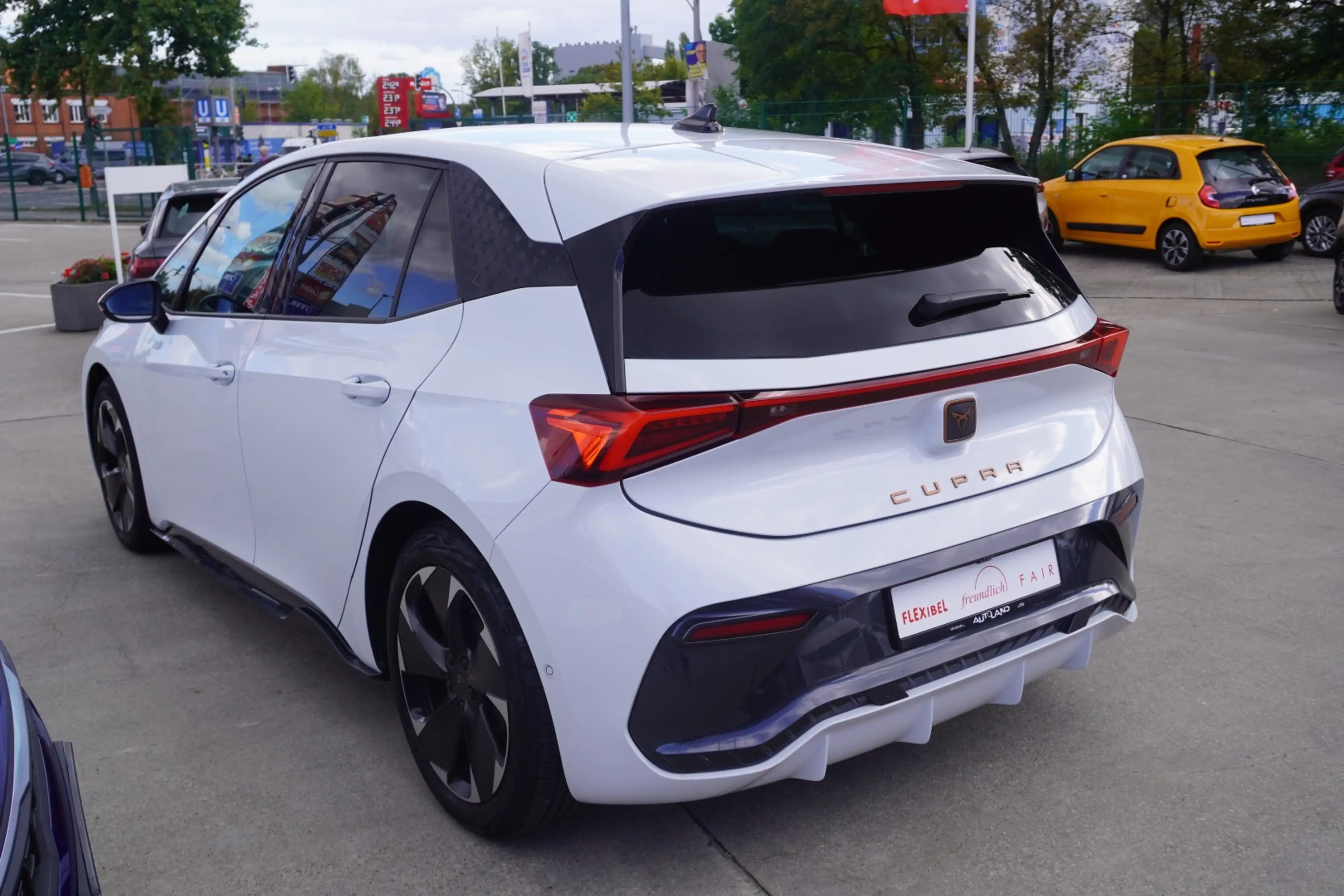 CUPRA Born 150 kW LED Navi ACC Kamera Sitzheizung PDC — photo 3