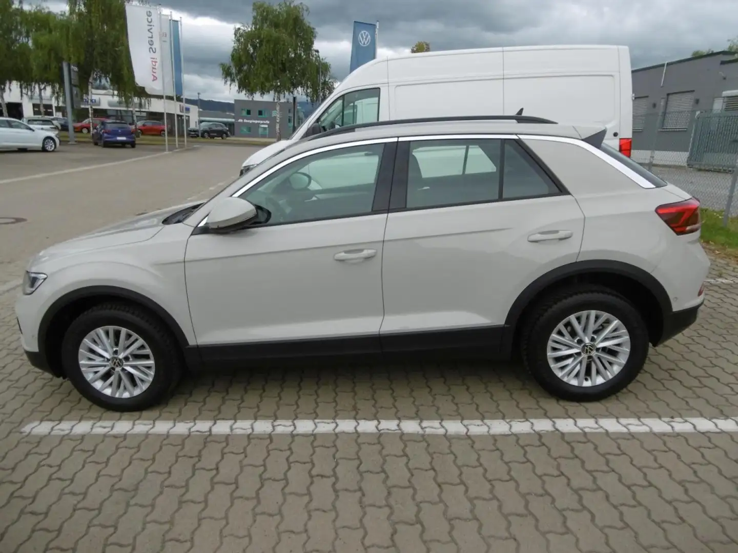 Volkswagen T-Roc 1.0 TSI Life Klima Einparkhilfe Sitzheizung Grijs - 2