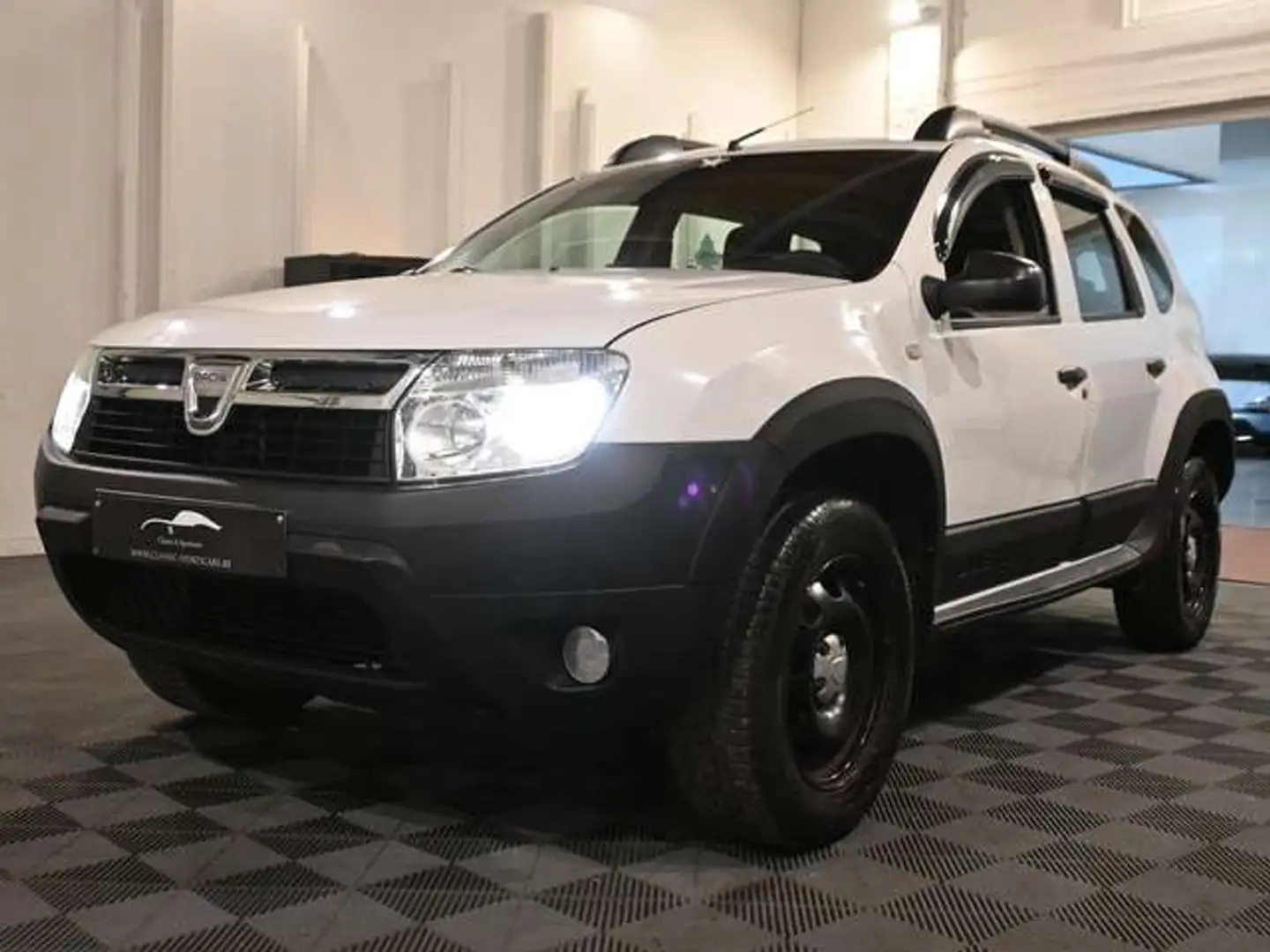 Dacia Duster Duster 1.6i 4x2 / PACK SPORT / GPS NAVI / A VOIR ! Weiß - 2
