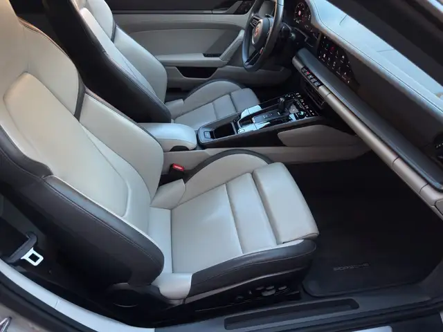 Porsche 911 view 12