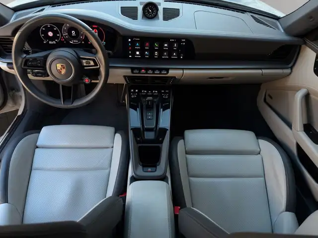 Porsche 911 view 11