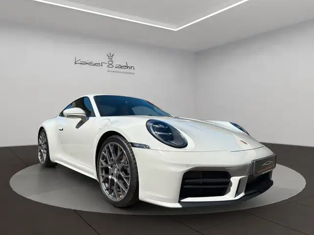 Porsche 911 view 3