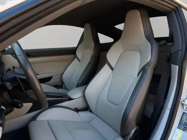 Porsche 911 view 13