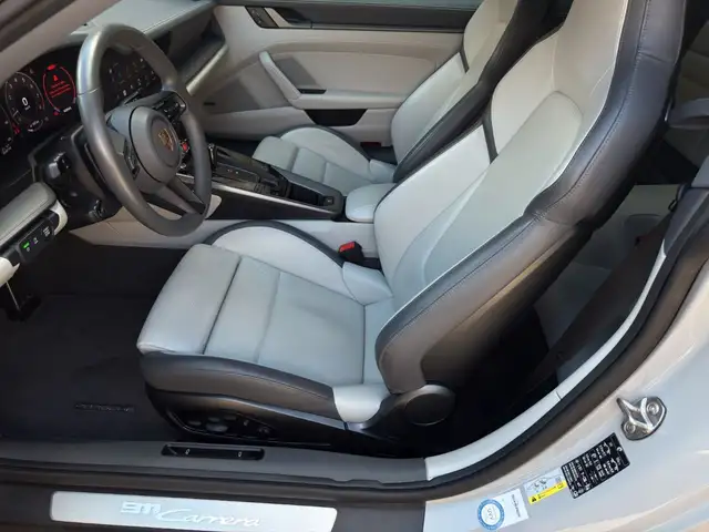 Porsche 911 view 10