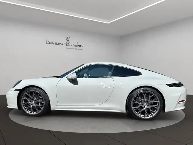 Porsche 911 view 2