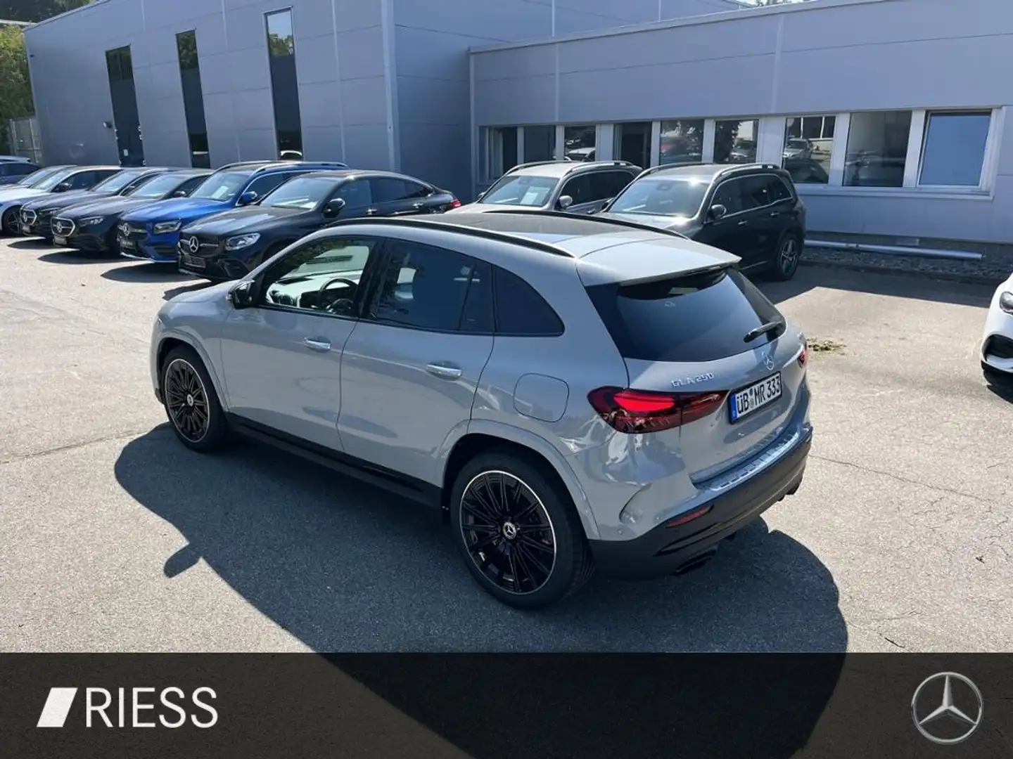 Mercedes-Benz GLA 250 4M AMG+AHK+PANO+HUD+MULTIBEAM+360+MEMORY Grijs - 2