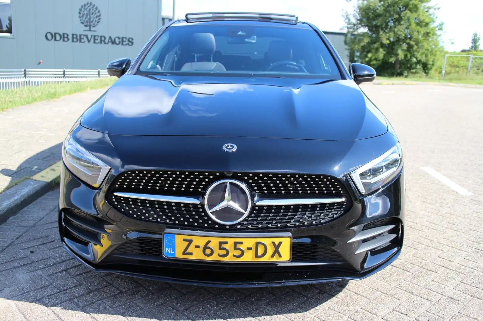 Mercedes-Benz A 250 e Business Line Zwart - 2