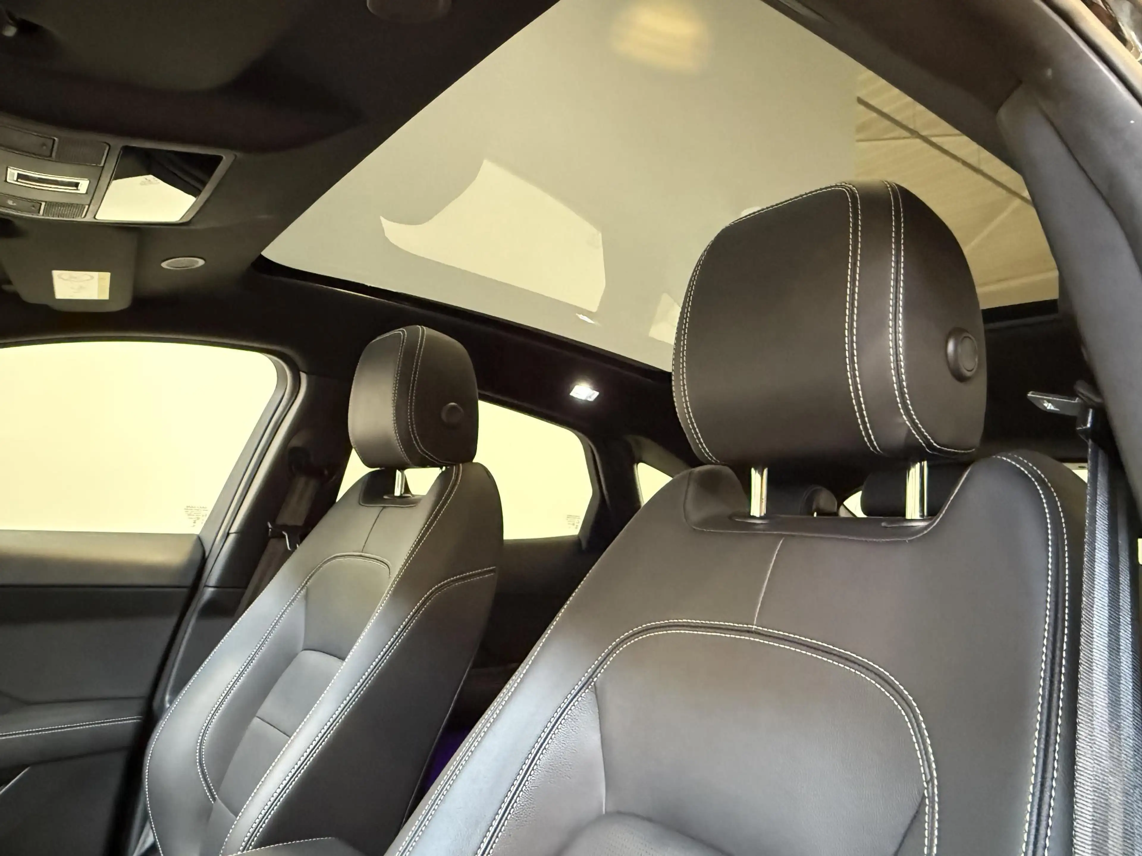 Jaguar E-Pace 1.5 P160 R-Dynamic S — photo 7