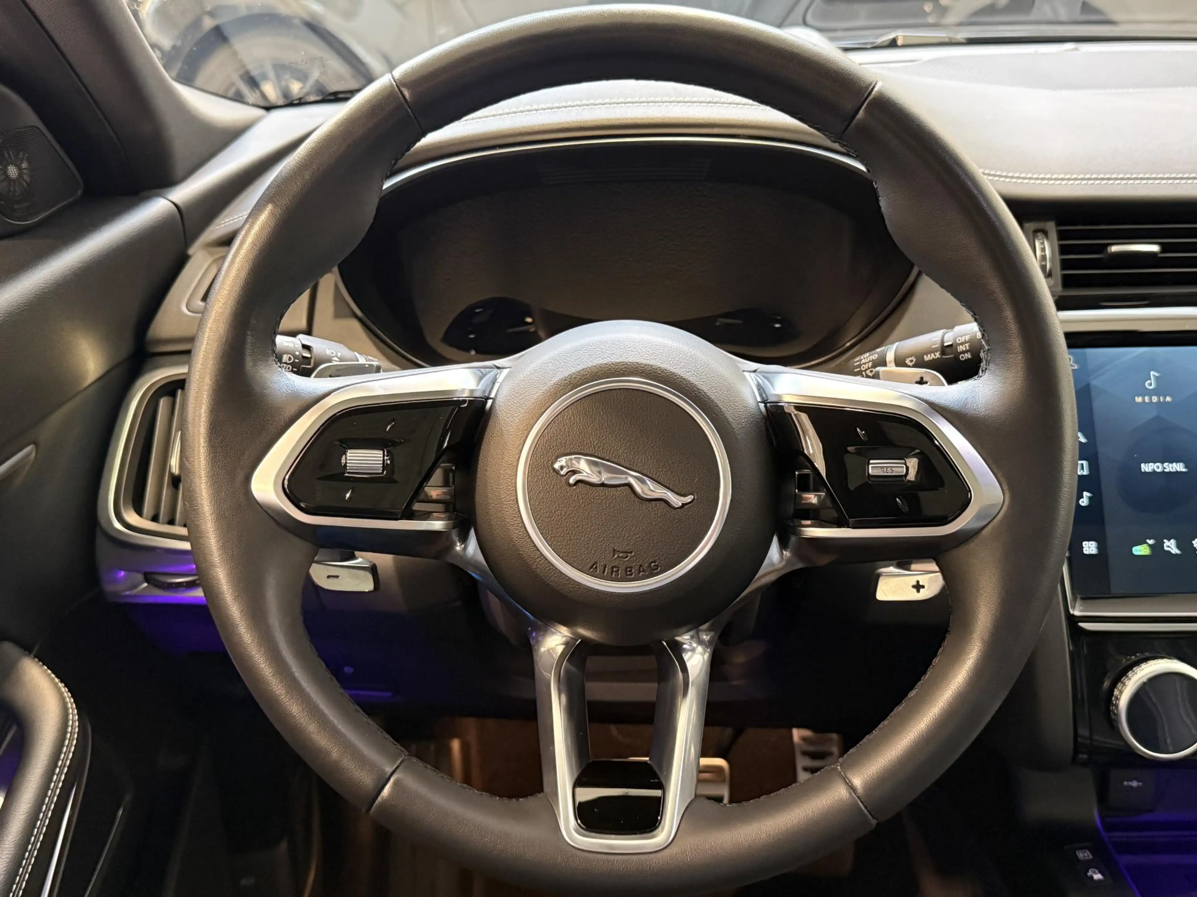 Jaguar E-Pace 1.5 P160 R-Dynamic S — photo 10