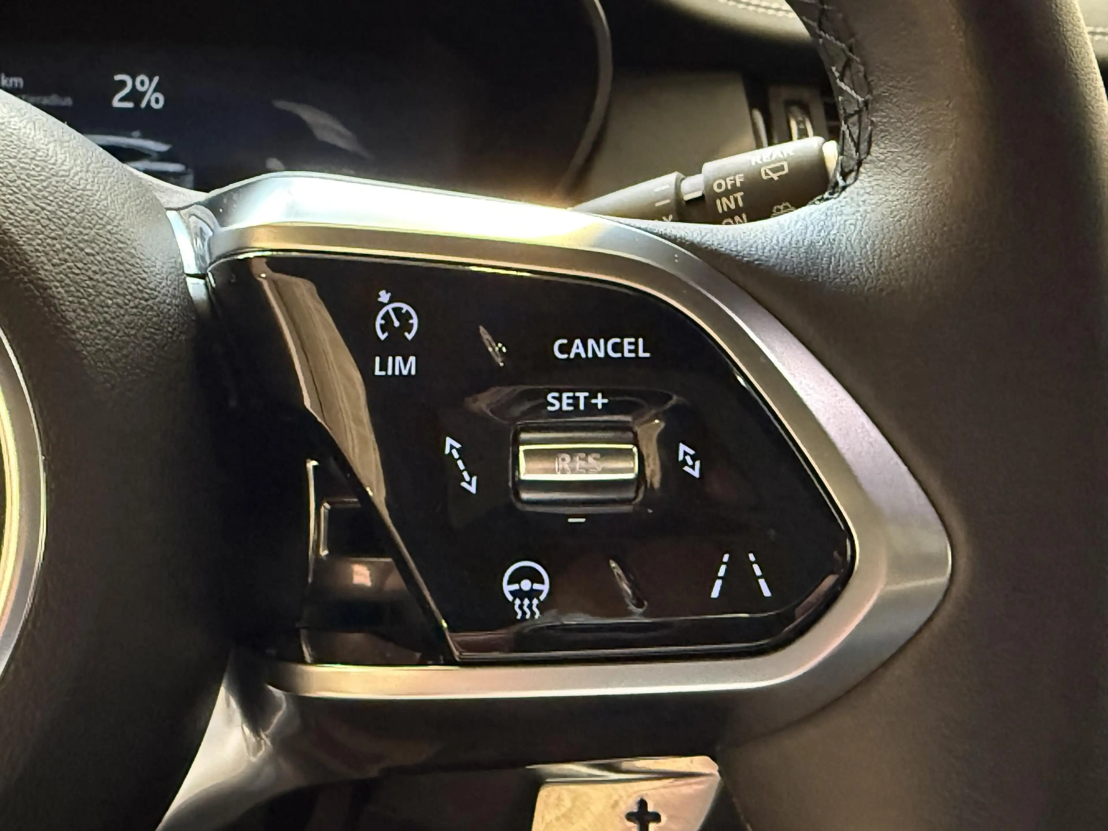 Jaguar E-Pace 1.5 P160 R-Dynamic S — photo 11