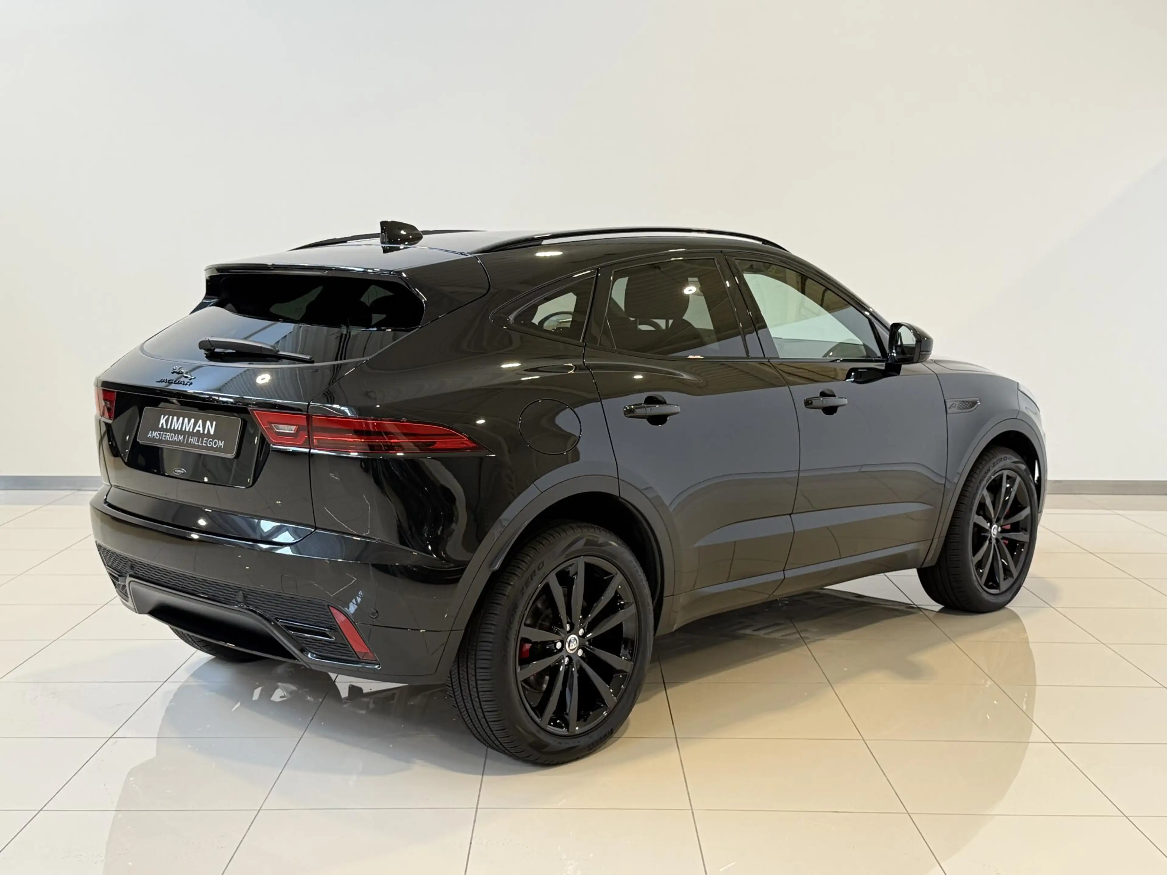 Jaguar E-Pace 1.5 P160 R-Dynamic S — photo 3
